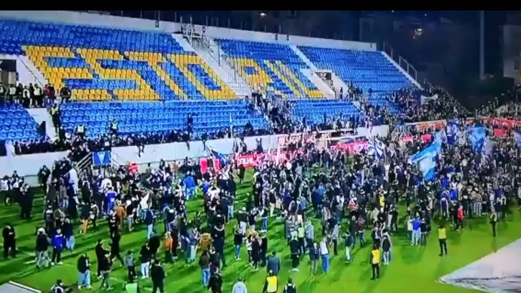 Suspendido en Portugal el partido Estoril-Oporto por riesgo de derrumbe al abrirse una gran grieta en la grada
