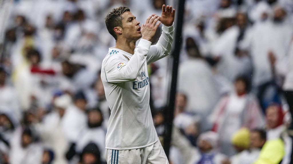 Cristiano Ronaldo exige al Real Madrid cobrar 40 millones al año para seguir en el club Cristiano Ronaldo exige al Real Madrid cobrar 40 millones al año para seguir en el club