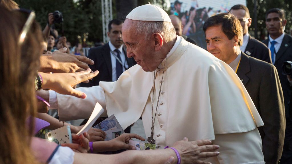 El Papa pide perdón por los casos de pederastia y condena el "daño irreparable" a los niños