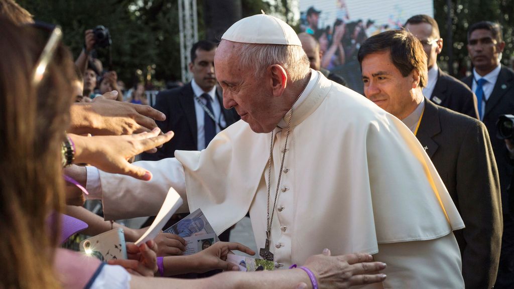 El Papa pide perdón por los casos de pederastia y condena el "daño irreparable" a los niños