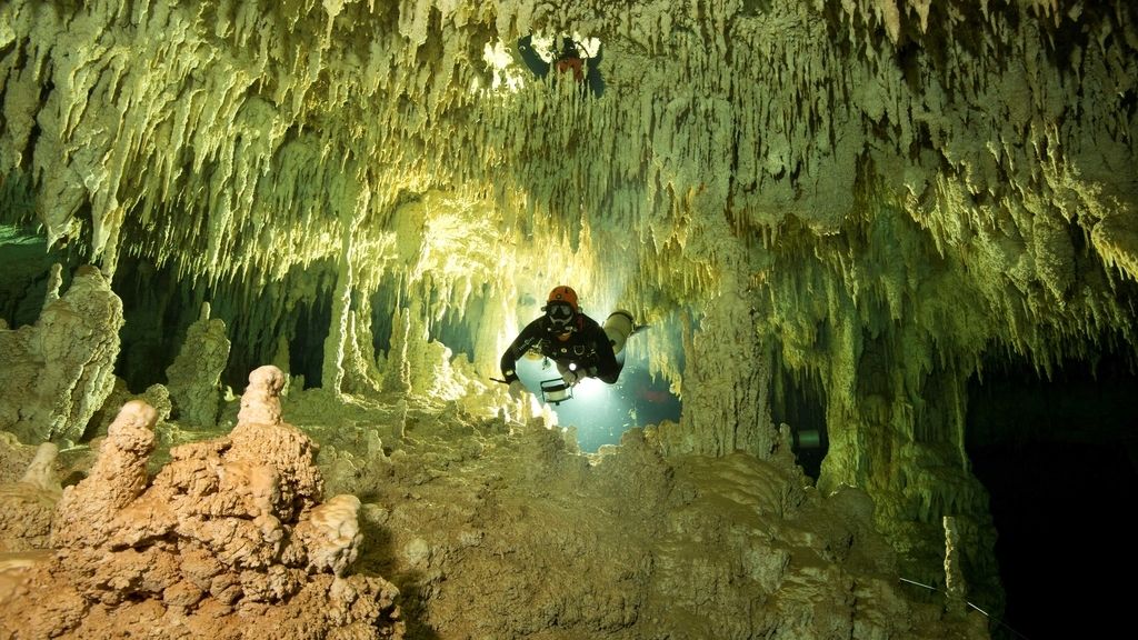 ¡Descubierta la cueva sumergida más grande del mundo!