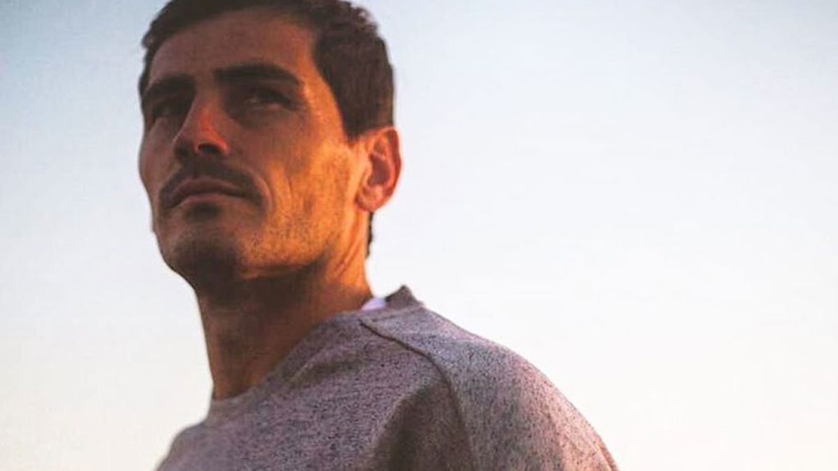 Iker Casillas recuerda su primera sesión de fotos: "¿Os hace daño a la vista u os agrada?"