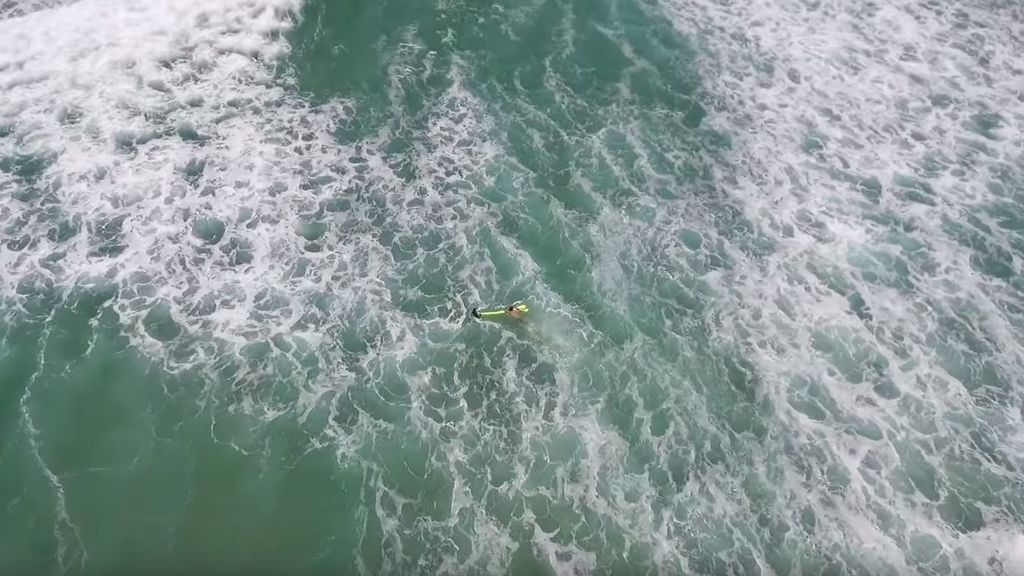 Un dron salva por  primera vez la vida de dos personas en el mar