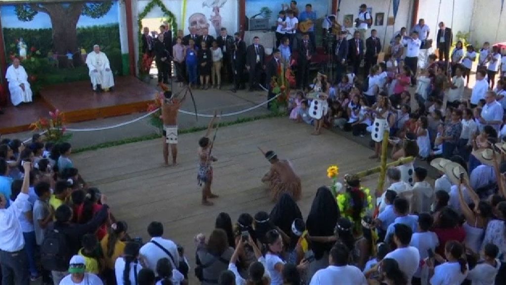El papa Francisco se reúne con indígenas en Perú