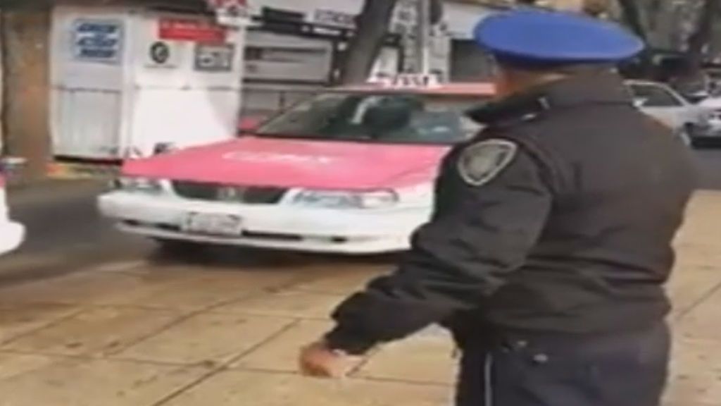 M. Rosillo, el policía de Ciudad de México que triunfa en la Red por su amabilidad