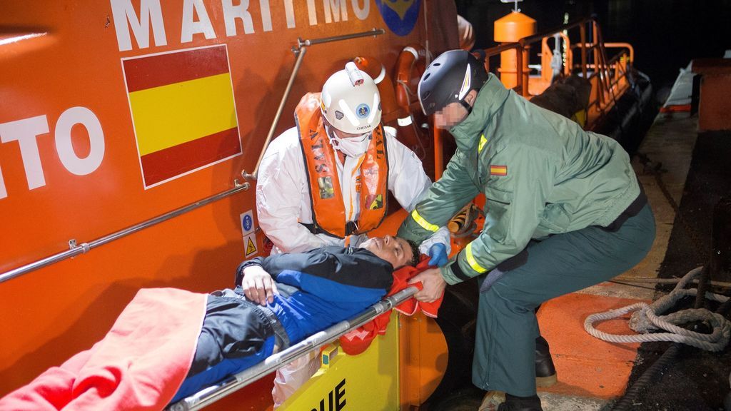 Salvamento Marítimo rescata a 71 personas en el mar de Alborán