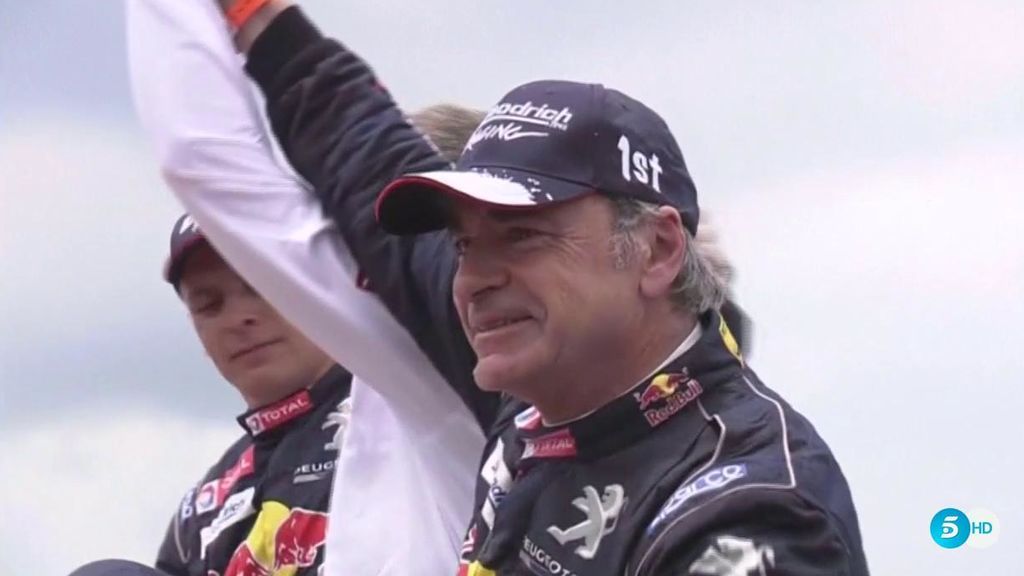 La felicidad y emoción de Carlos Sainz en su celebración del Dakar