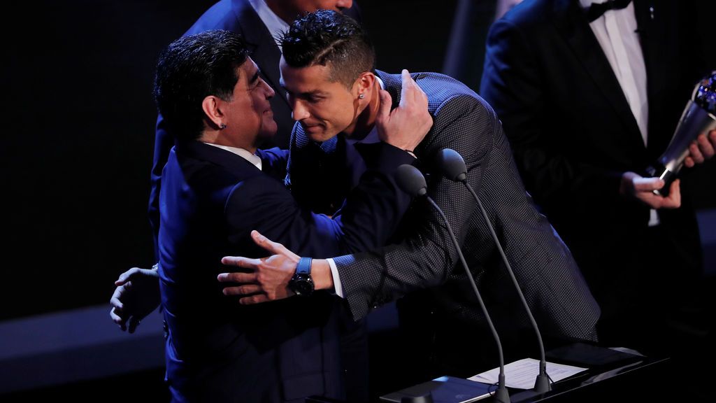 El palo de Maradona a Cristiano Ronaldo en una entrevista El palo de Maradona a Cristiano Ronaldo en una entrevista