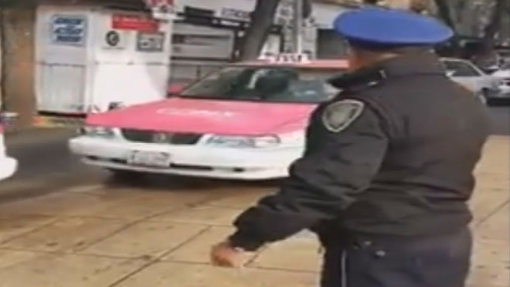 M. Rosillo, el policía de Ciudad de México que triunfa en la Red por su amabilidad
