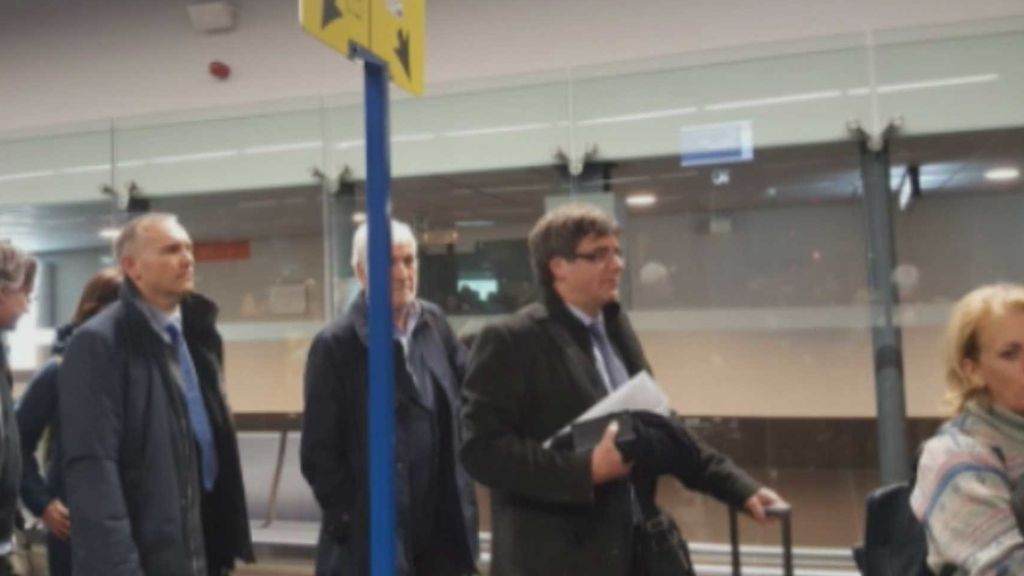 Puigdemont llega a Copenhague aunque la Fiscalía pedirá su detención