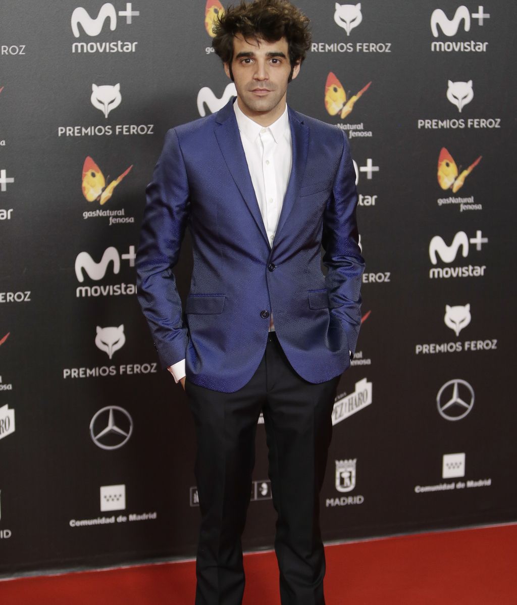 El actor David Verdaguer ha huído del negro con una americana azul