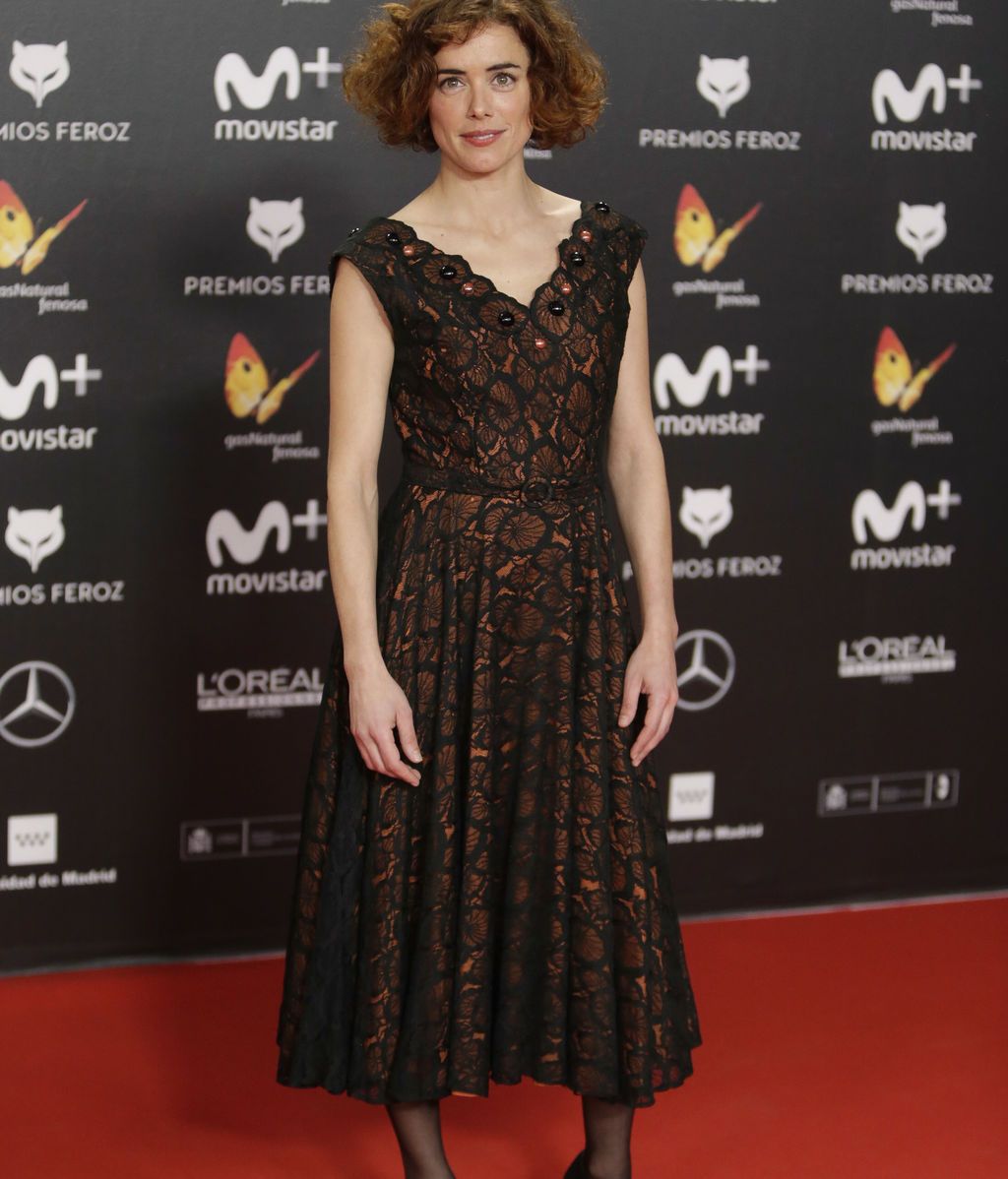 Patricia López, con un traje de encaje y corte midi