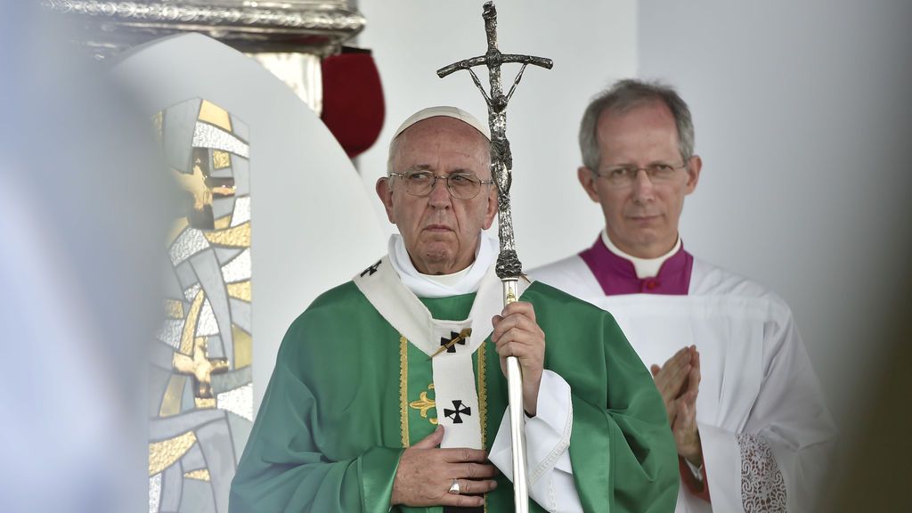 El papa Francisco cierra su gira por sudámerica denunciando la corrupción de los políticos