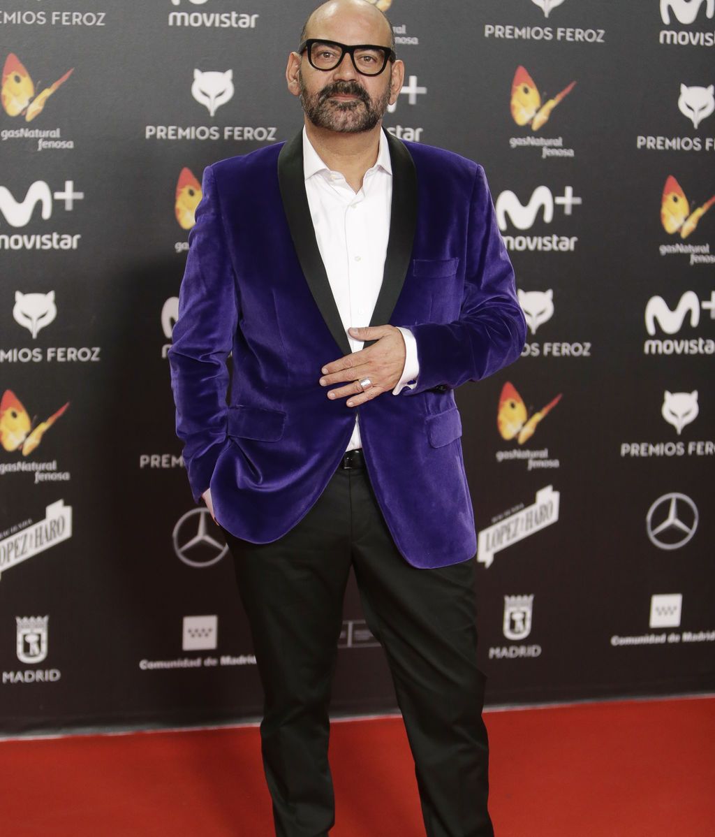 José Corbacho, con americana púrpura, uno de los colores de la temporada