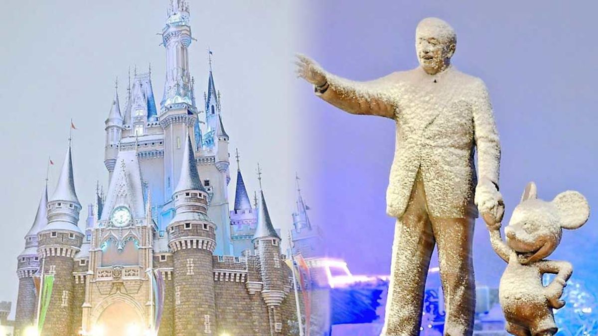 Una histórica nevada en Tokio convierte a Disneyland en el lugar más 'Frozen' del mundo