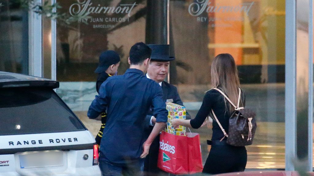Sergio Busquet y su familia, entre la lista de invitados