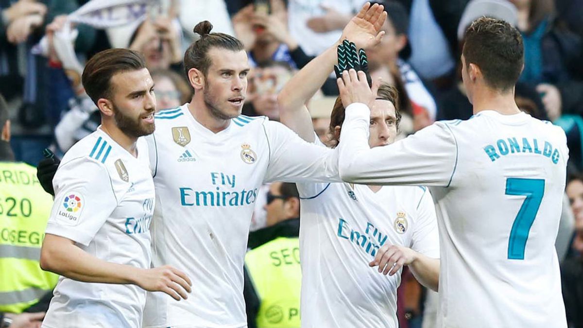 Los jugadores del Real Madrid Nacho, Gareth Bale, Luka Modric y Cristiano Ronaldo celebran un tanto anotado por el Real Madrid ante el Deportivo de la Coruña en el encuentro de Liga disputado el 21 de enero en el Santiago Bernabéu.