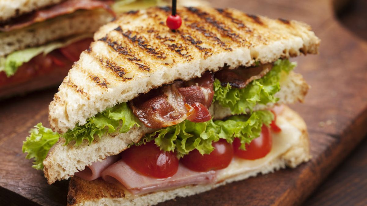 Una clienta devuelve un sándwich porque no estaba cortado en dos porciones iguales