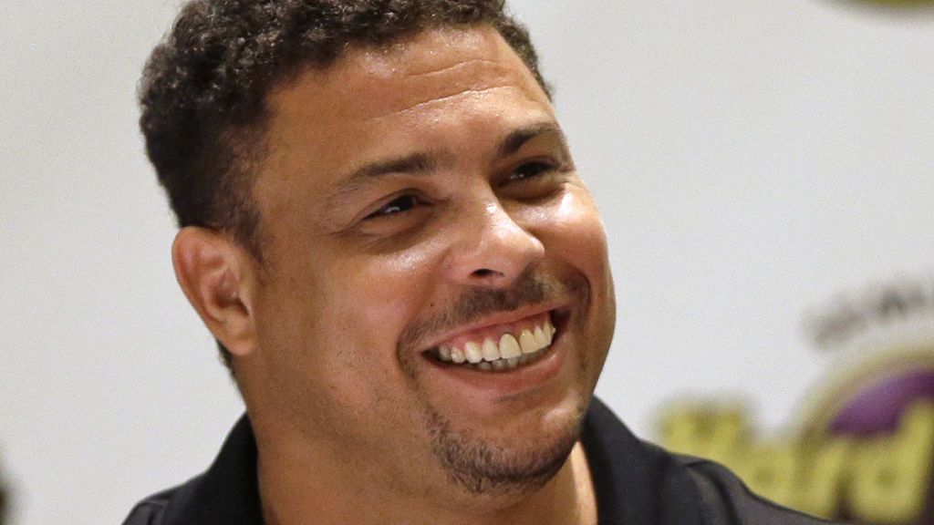 ¿Comprará Ronaldo Nazario el Sporting de Gijón? El brasileño se ofrece y la afición le suplica