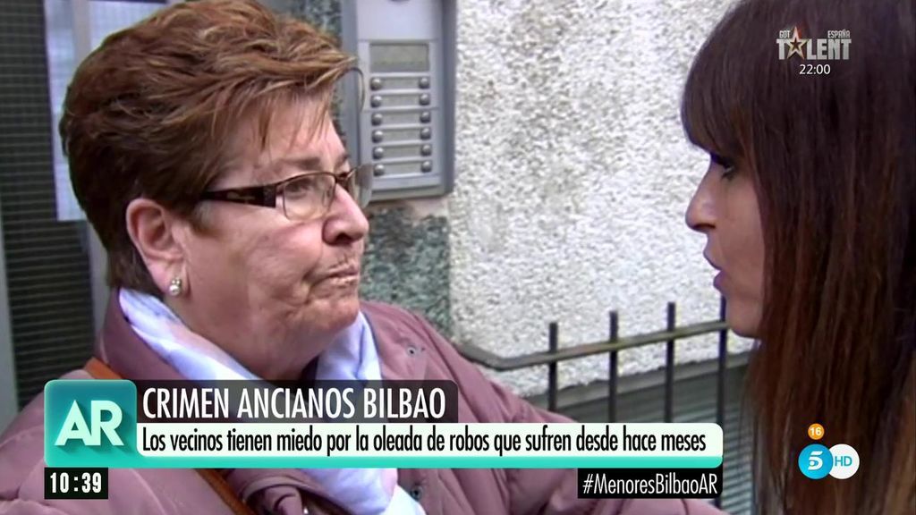 ‘AR’ habla con una vecina que no abrió a los menores violentos justo antes del crimen en Bilbao