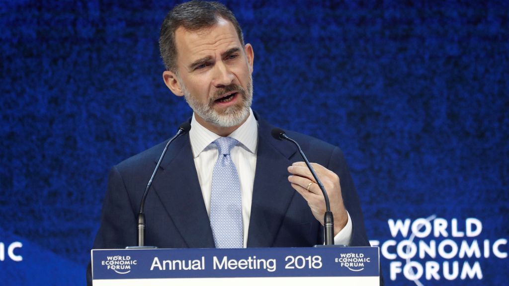El rey se estrena en Davos con una defensa de la Constitución española