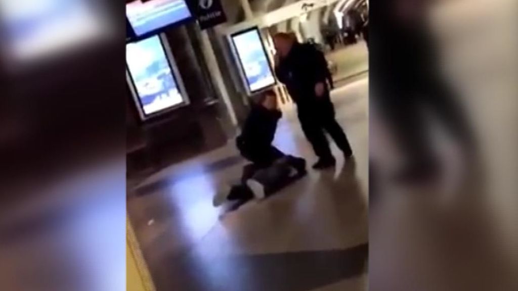 Un hombre con un cuchillo intenta agredir a varios agentes en una estación de trenes belga