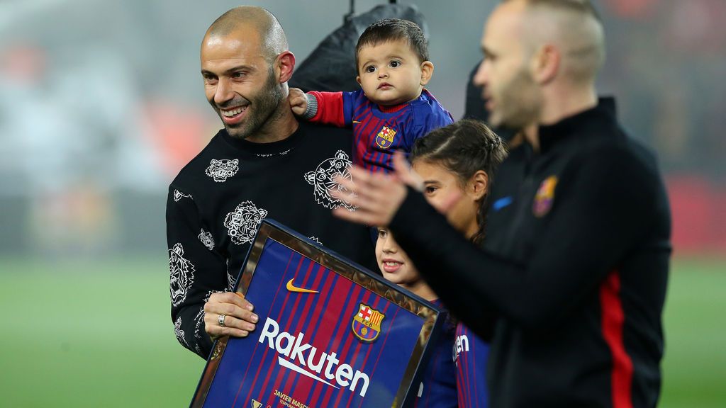 El Camp Nou se pone en pie para despedir al ‘Jefecito’: “Gràcies Masche”