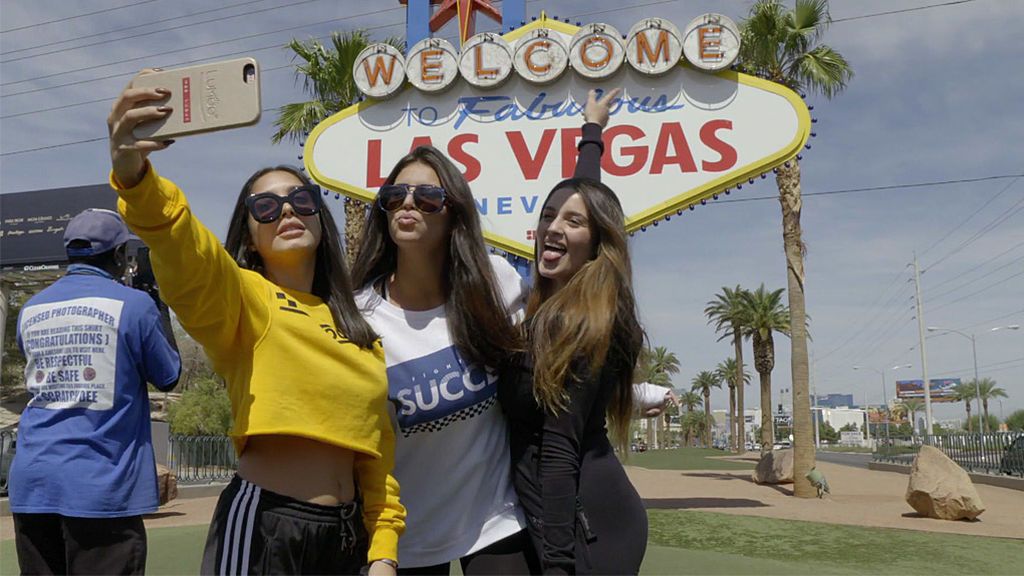 Las ‘Moraleja Girls’ se “colean” de todo el mundo para posturear su viaje a Las Vegas