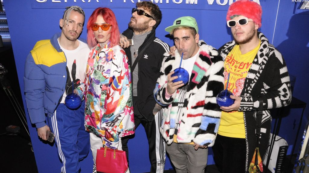 Mygal X, Laura Vandall, Edgar Candel Kerri y el resto de su banda