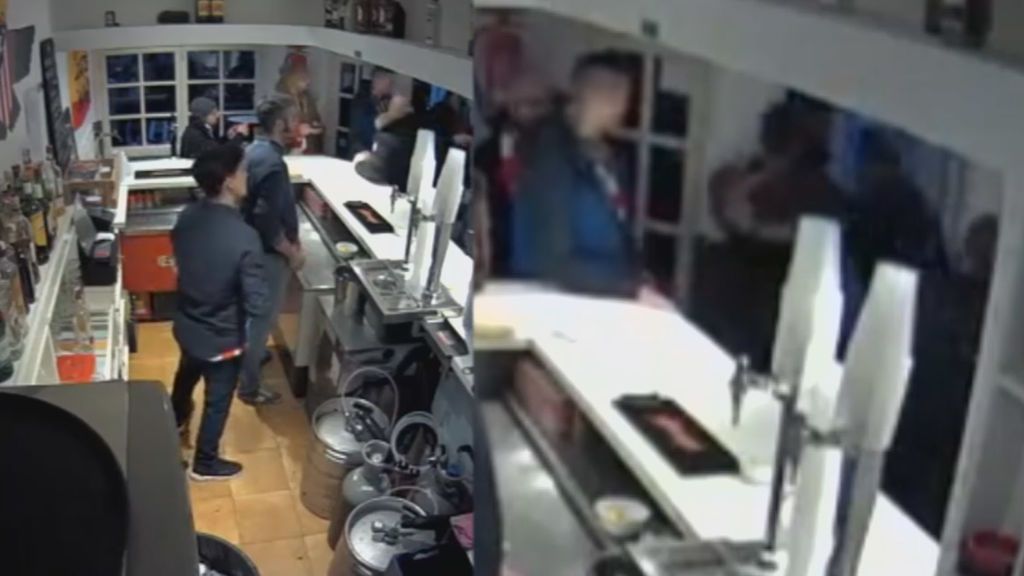 El momento en el que Ignacio Racionero, ultra del Atlético, apuñala a su víctima dentro de un bar