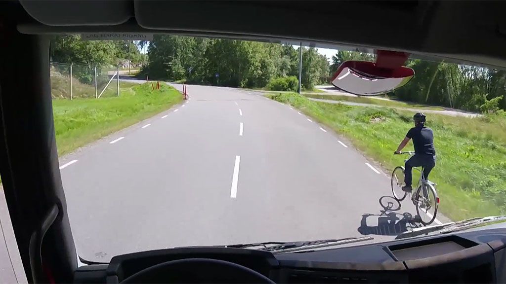 La tecnología en los camiones: detector de objetos en ángulo ciego para cuando se adelanta a ciclistas en carreteras secundarias