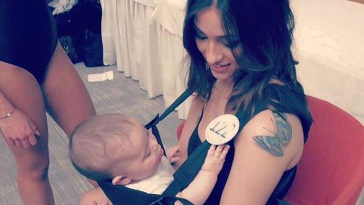 Una participante de Miss Italia recibe amenazas de muerte por desfilar con su bebé