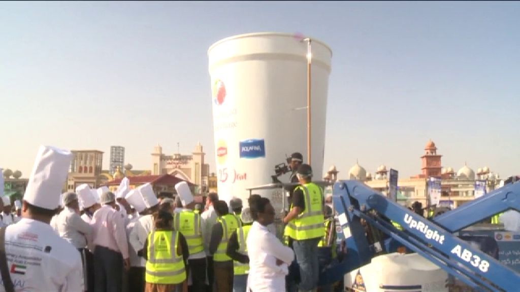 Dubai consigue el récord mundial de la taza más grande del mundo