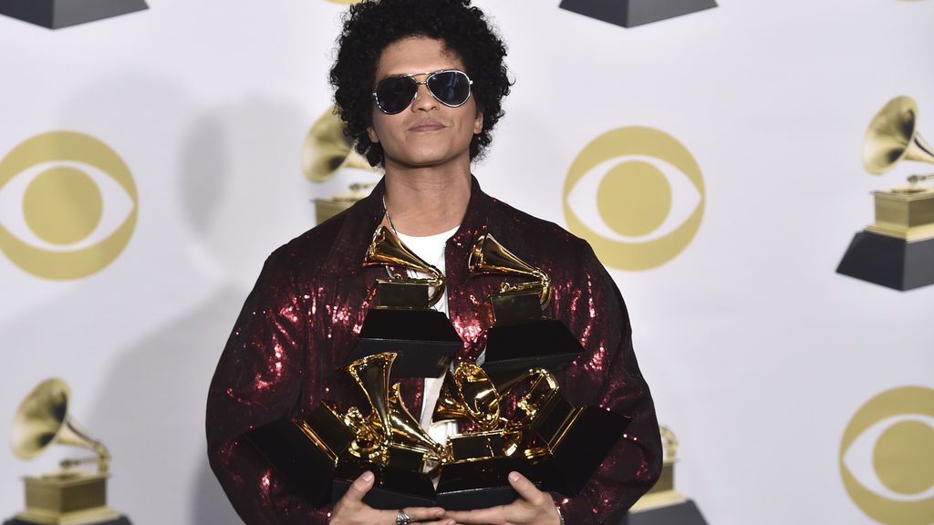Bruno Mars se corona en los Grammy