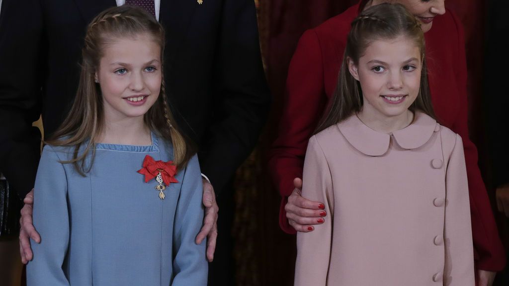 Abrazos y apoyo en el primer acto de Leonor como protagonista: la entrega del Toisón de oro, en fotos