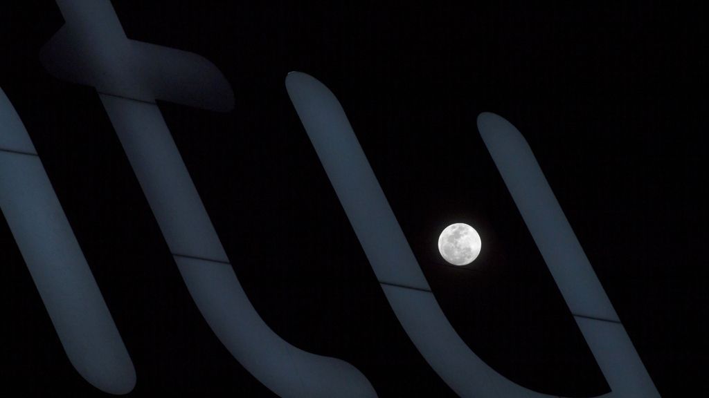 Imagen de la superluna vista desde España
