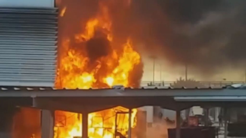 Localizan a los menores que quemaron parte de un Centro Comercial en Málaga tras colgar el vídeo en la Red