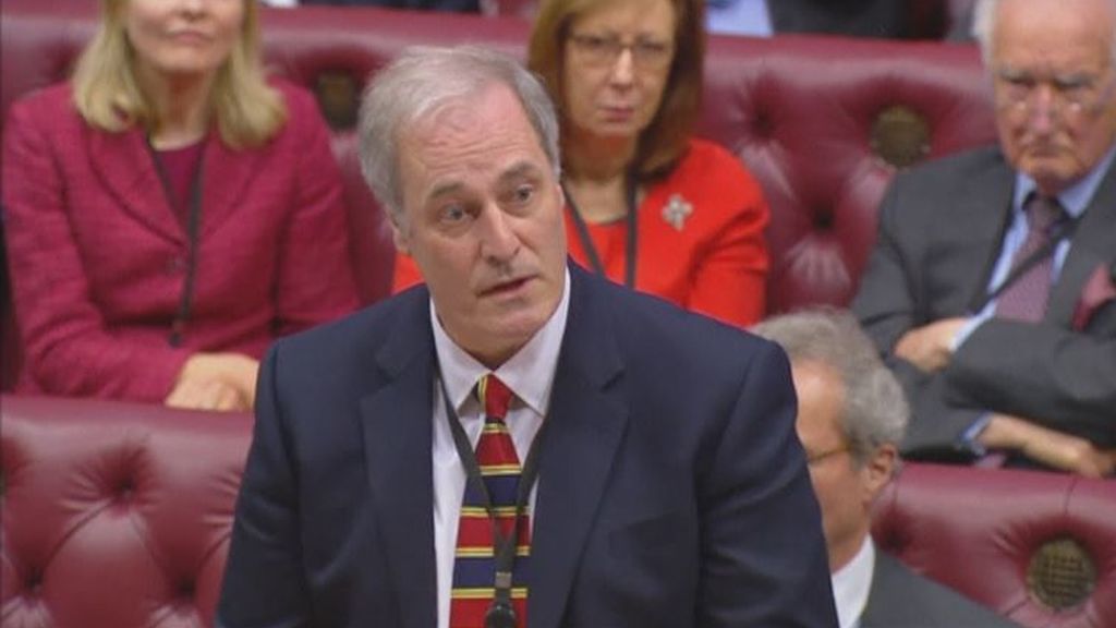 Un ministro británico dimite tras llegar dos minutos tarde al parlamento
