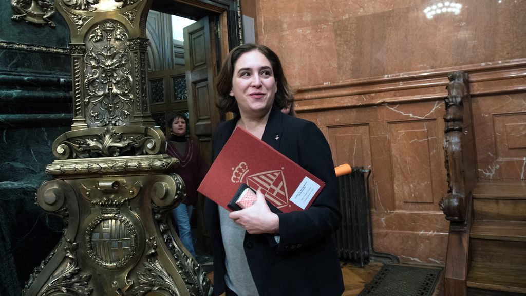 Colau pierde la cuestión de confianza y reta a la oposición a proponer otro alcalde