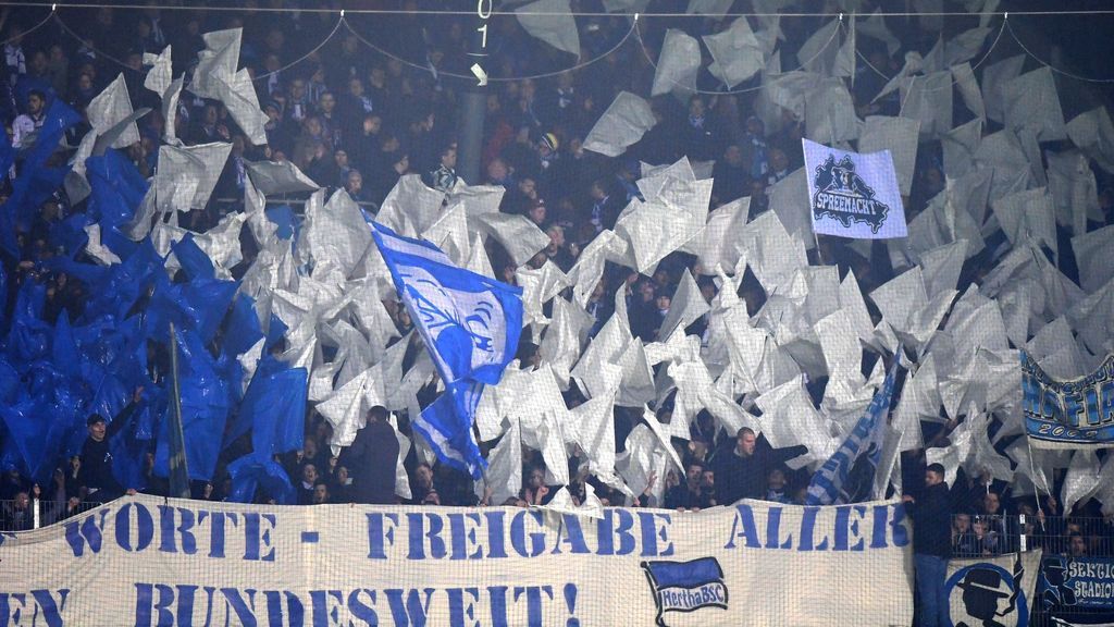 El Hertha Berlín ofrece a sus aficionados tatuarse un código QR para pasar a sus partidos como local