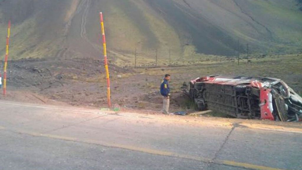 Mueren tres niños de la Escuela de Fútbol Colo Colo tras estrellarse el autobús del equipo