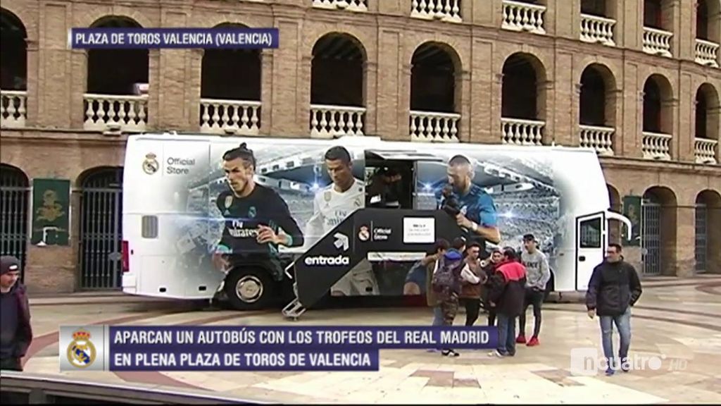 El Real Madrid Presume De Trofeos En El Centro De Valencia Y