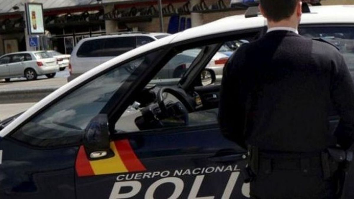 Un hombre detenido en Valencia por echar salfumán a la cara de un médico: "Asesino, has matado a mi hijo"