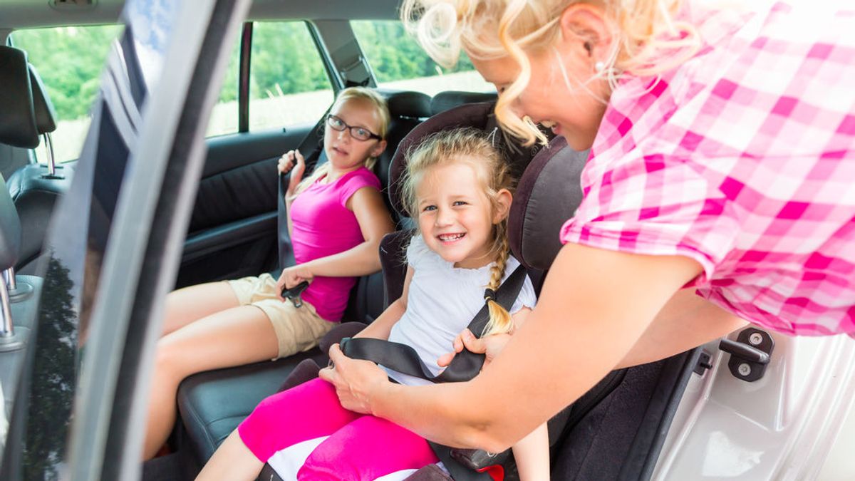 Más de la mitad de los padres ponen en peligro a sus hijos mientras conducen