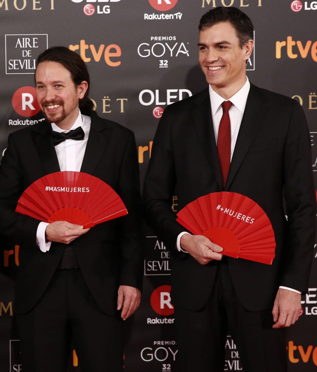 Pedro Sanchez y Pablo Iglesias con el abanico reivindicativo