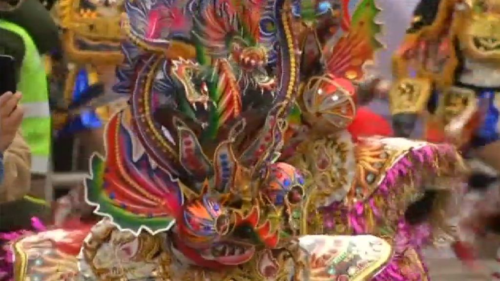 Oruro celebra uno de los Carnavales más multitudinarios de Bolivia
