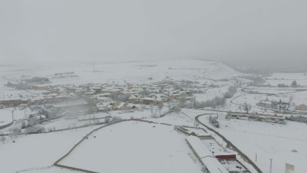 Espectaculares imágenes de una Segovia teñida de blanco, a vista de dron