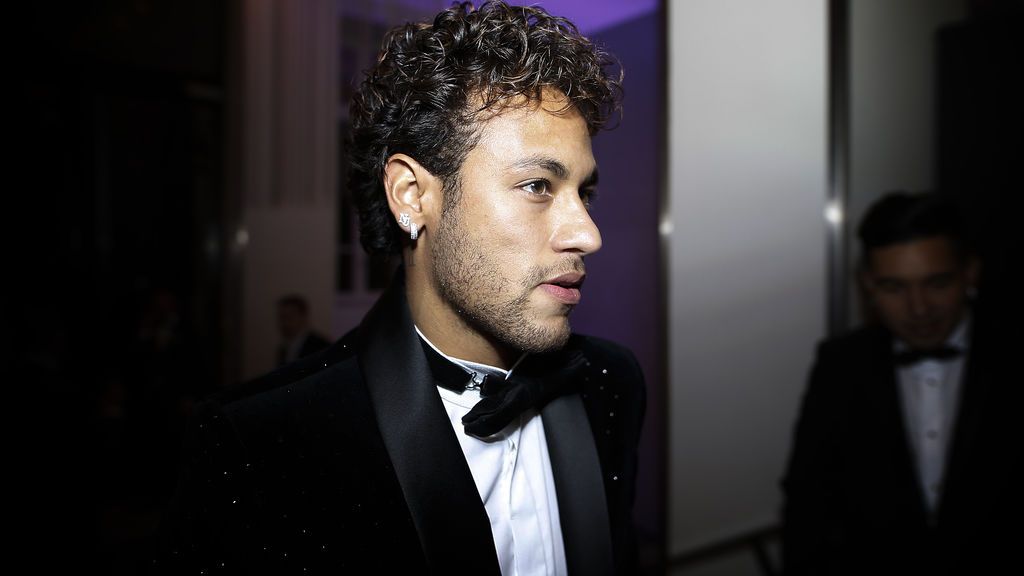 Neymar celebra su cumpleaños por todo lo alto