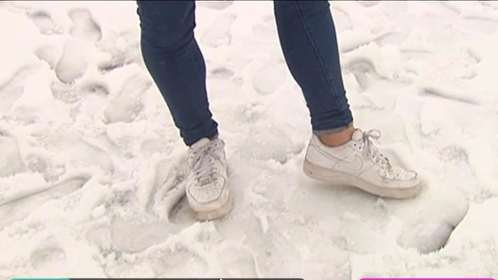 La reprimenda de Ana Rosa al reportero que cubría la nevada en zapatillas y sin calcetines