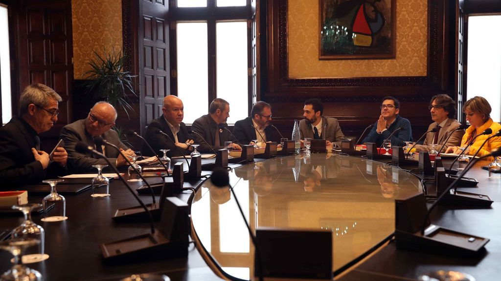 El informe de los letrados del Parlament sobre la investidura se retrasa El informe de los letrados del Parlament sobre la investidura se retrasa